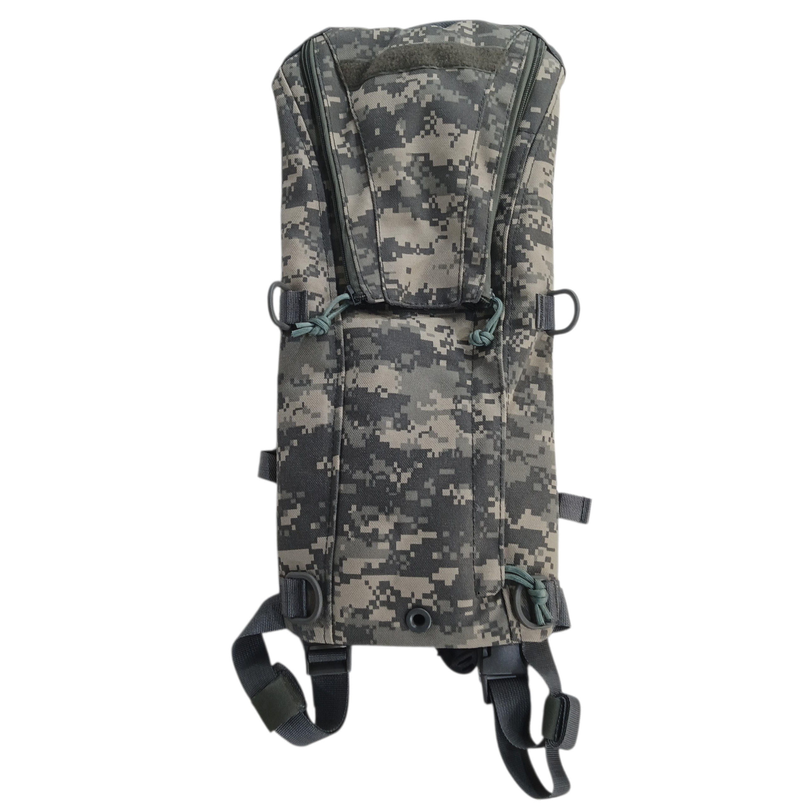 Sac d'hydratation 3 litres ACU en camouflage numérique avec sangle et attaches, vue frontale.