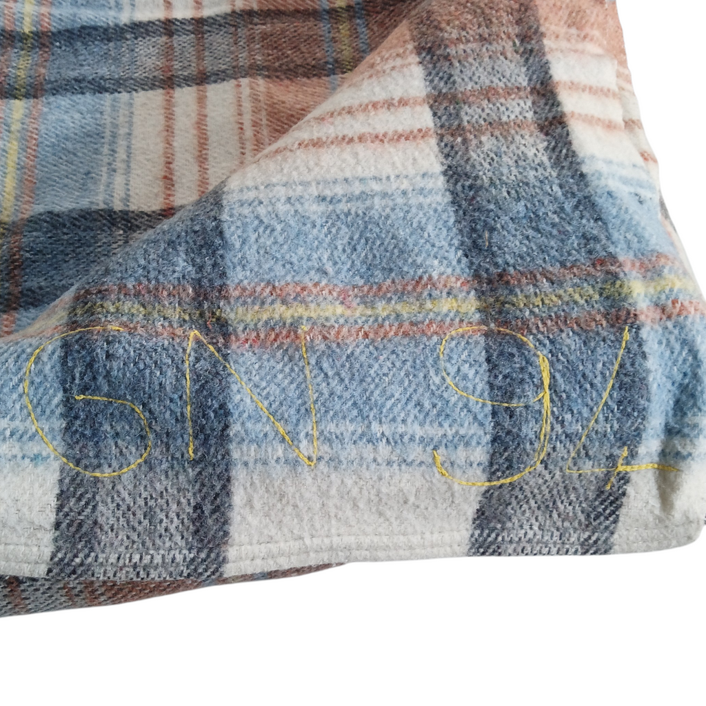 Couverture à carreaux 67 % laine avec sangles en cuir