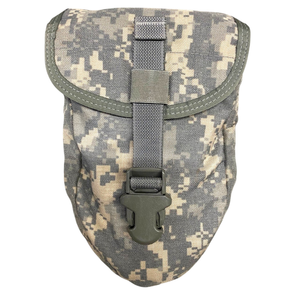 Pochettes tactique camouflage désert numérique avec sangle et clip plastique sur dessus; fermeture et bordure vert olive.