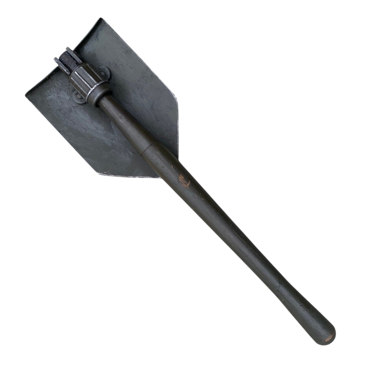 Pelle d’excavation militaire US WW2, manche long et pale/gris vert avec tête en métal rectangulaire et attachelecu; look authentique.