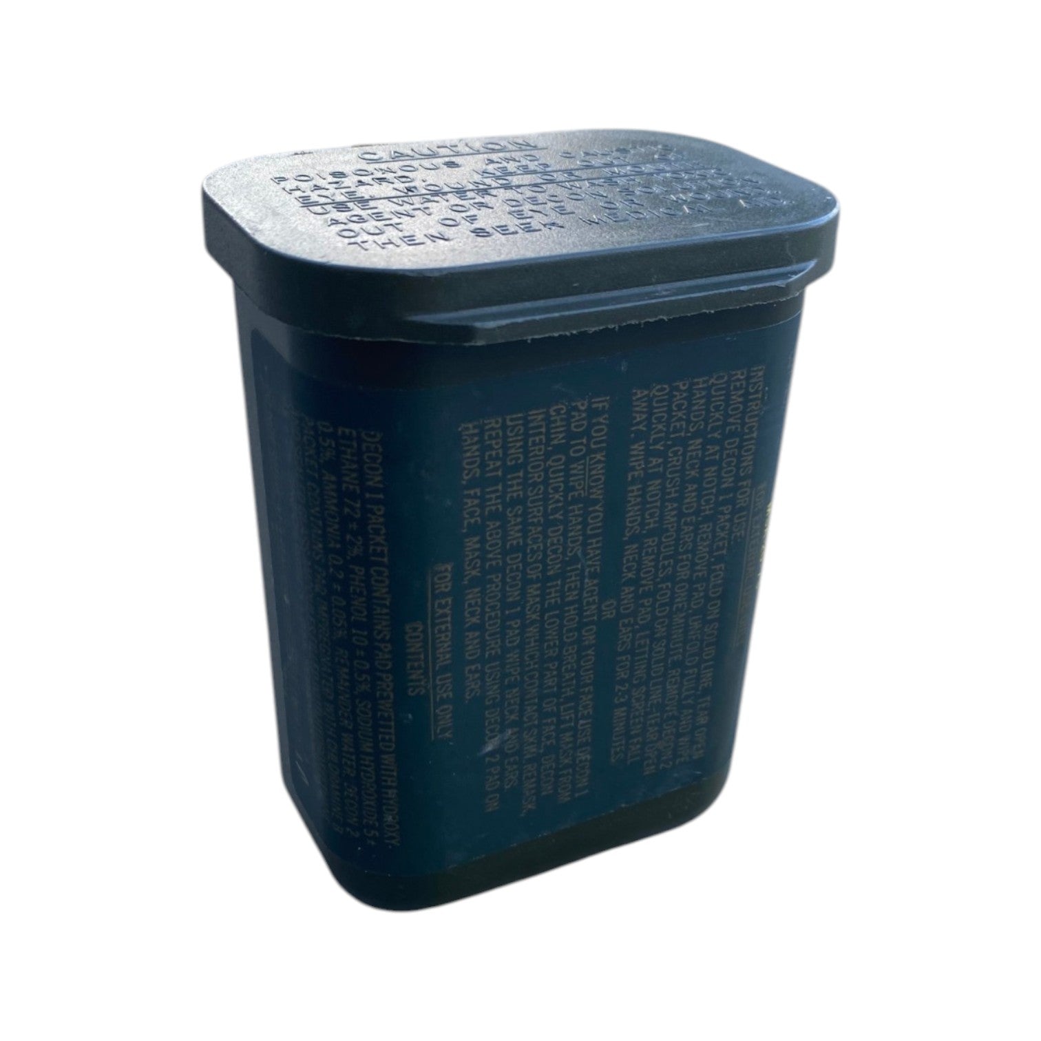 Boîte étanche de survie type US Army, compacte, couleur verte avec texte imprimé sur les côtés et couvercle rectangulaire.