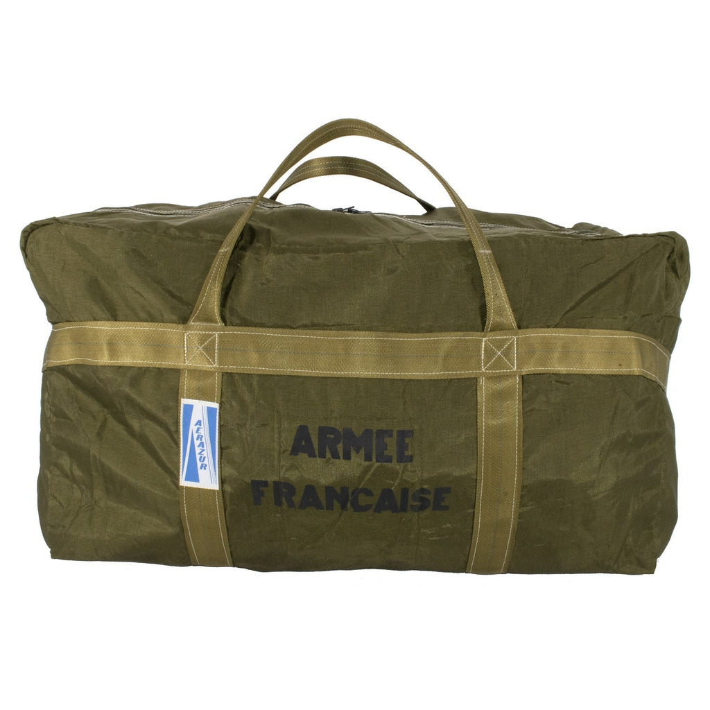 Sac de transport olive militaire avec bandoulière et inscription “ARMÉE FRANCAISE” sur le coton, poignée robuste.