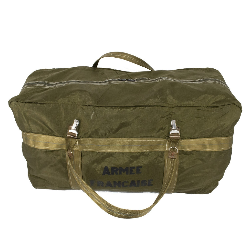 Sac TAP militaire des troupes aéroportées françaises, pochettes et attaches argentées, couleur kaki olive.