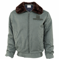 Veste sans mannequin avec la bonne teinte vert gris clair